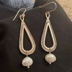 Silpada retired freshwater coin pearl earring